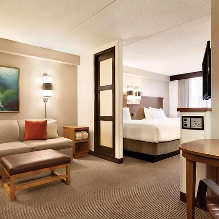 Hyatt Place Sterling Dulles Airport North Exterior photo