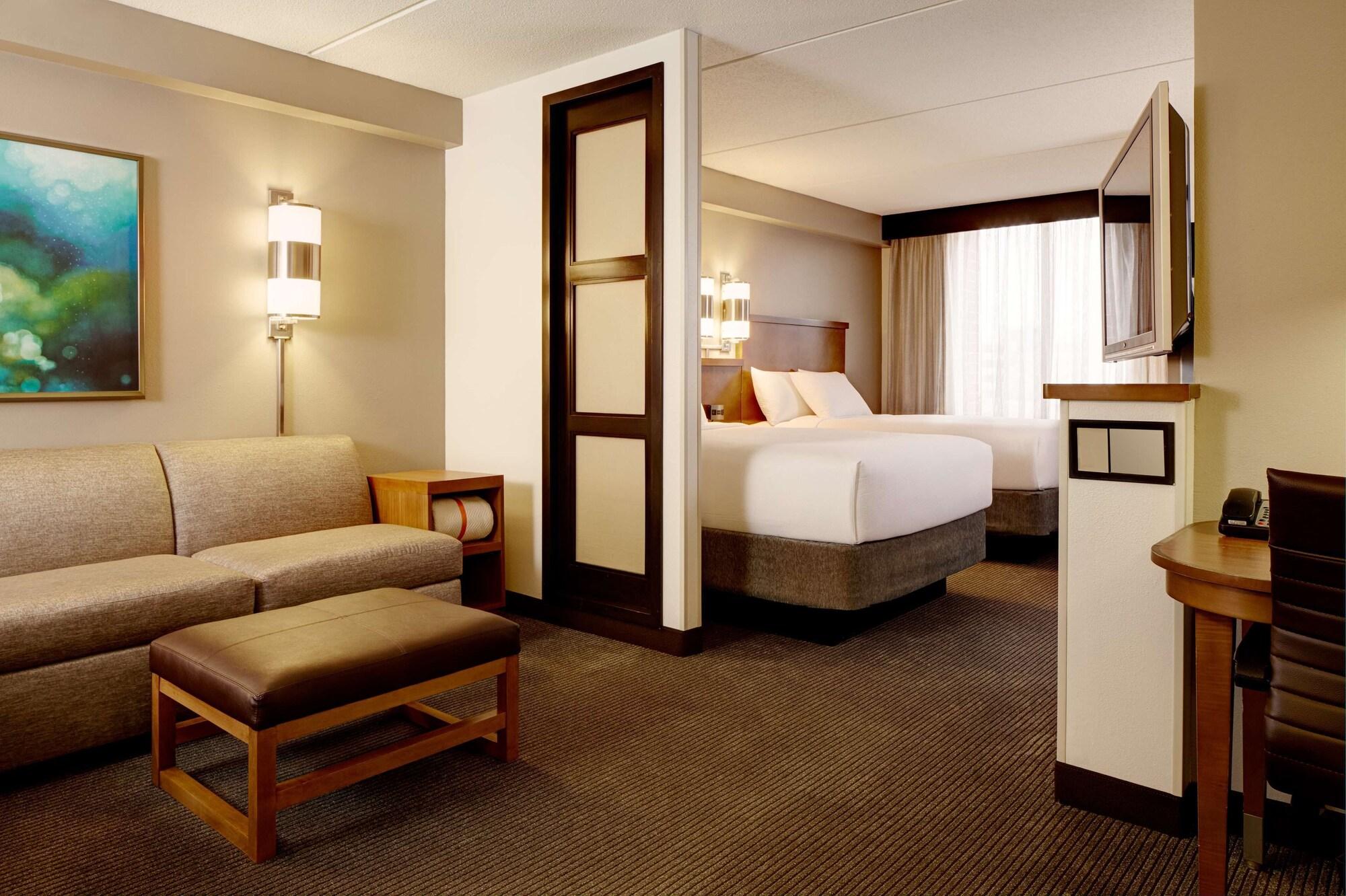 Hyatt Place Sterling Dulles Airport North Exterior photo