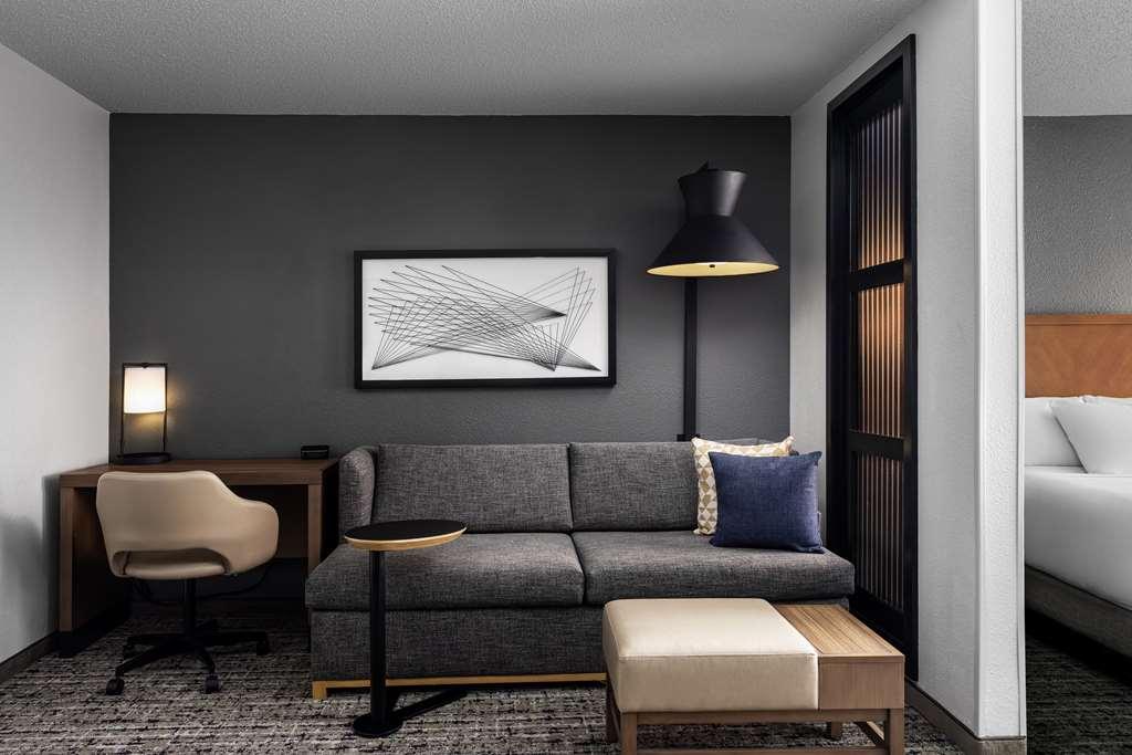 Hyatt Place Sterling Dulles Airport North Room photo