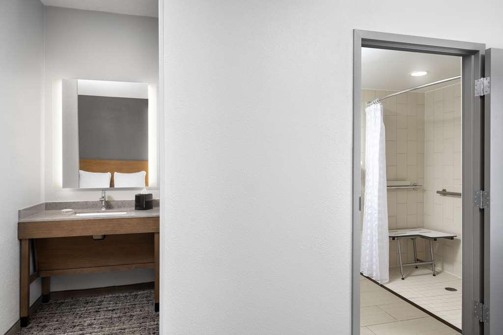 Hyatt Place Sterling Dulles Airport North Room photo