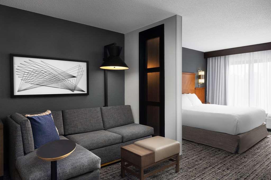 Hyatt Place Sterling Dulles Airport North Room photo
