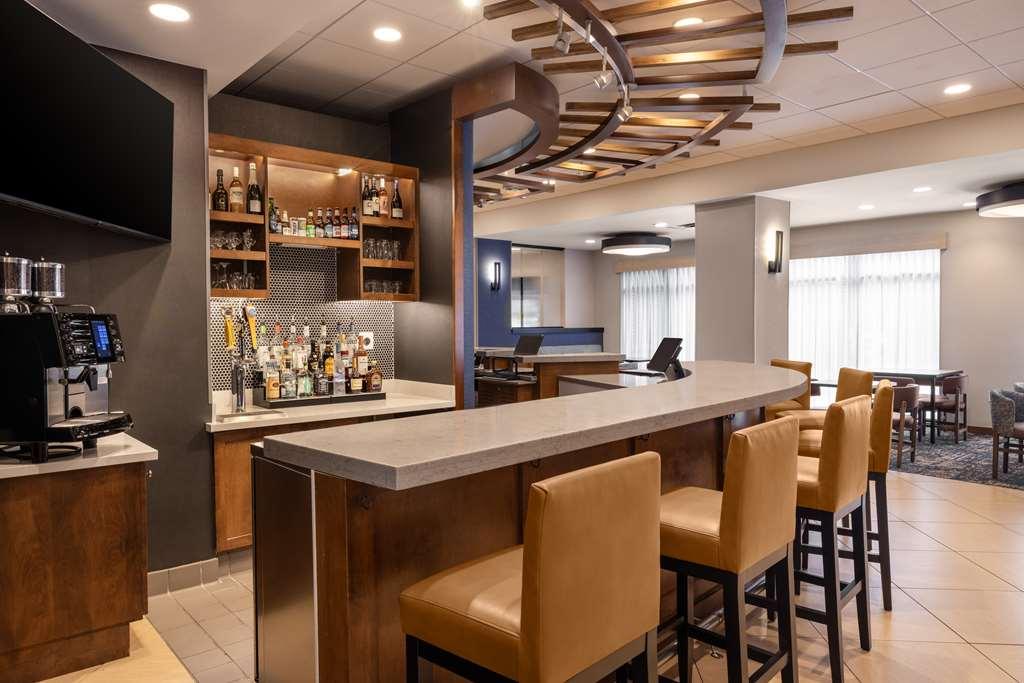 Hyatt Place Sterling Dulles Airport North Restaurant photo