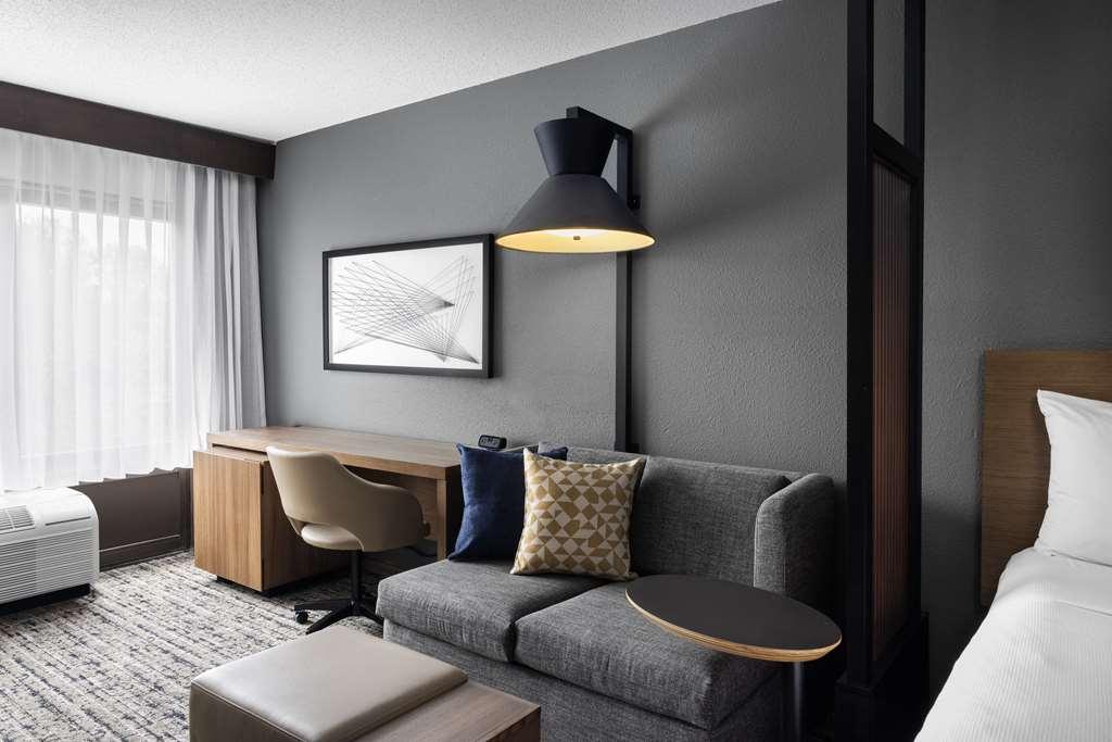 Hyatt Place Sterling Dulles Airport North Room photo